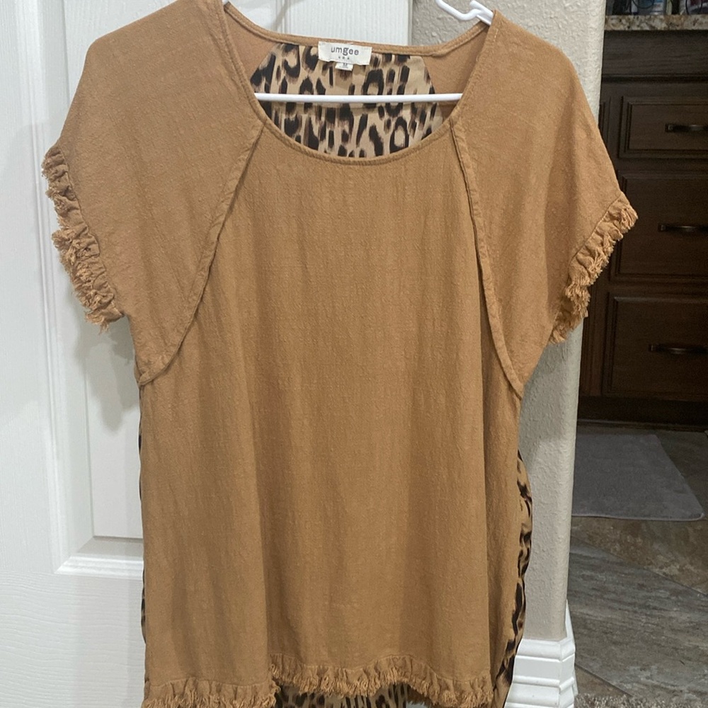 UMGEE leopard top